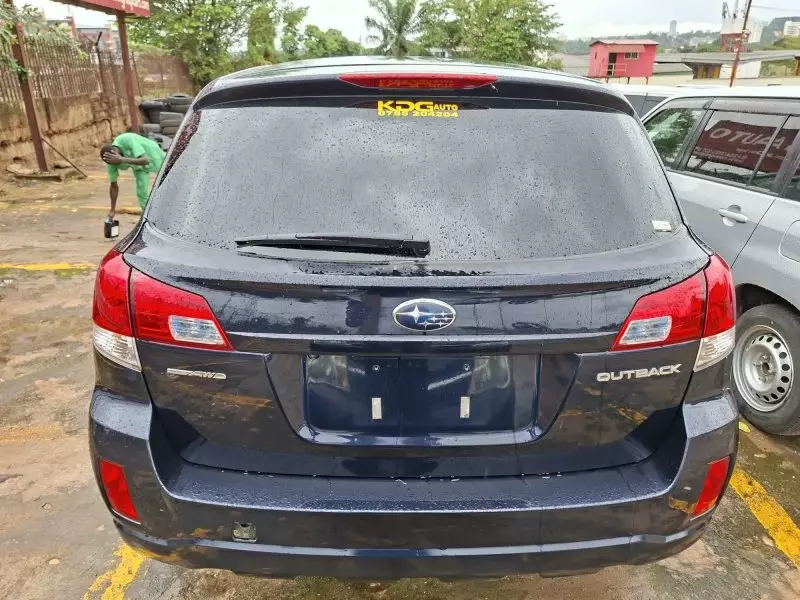 Subaru Outback   - 2012