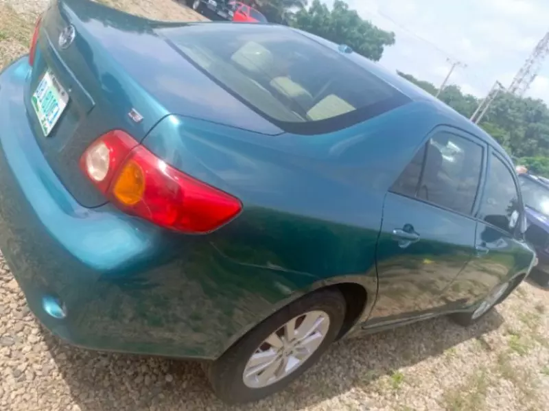 Toyota Corolla   - 2010