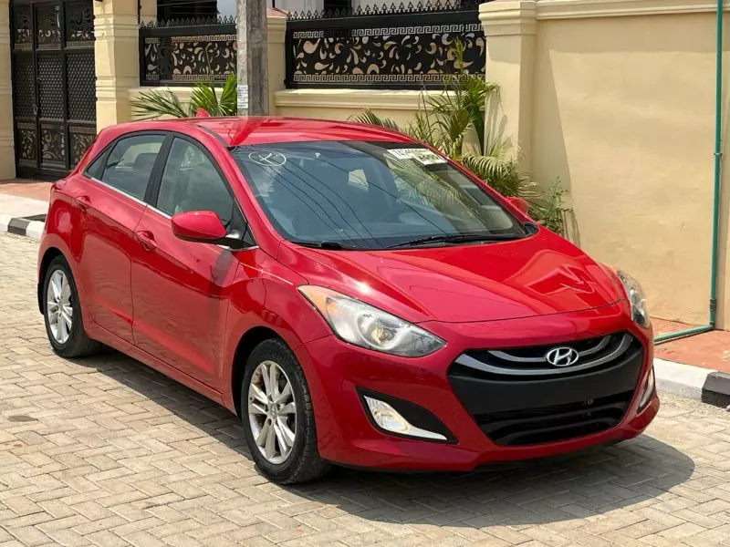 Hyundai Elantra   - 2013