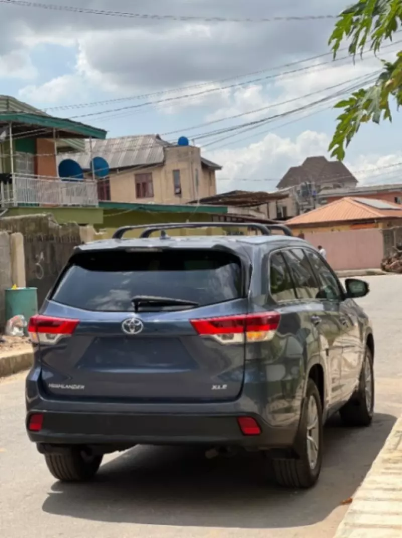 Toyota Highlander   - 2015