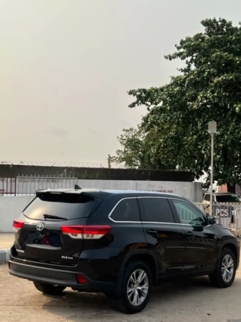 Toyota Highlander   - 2015