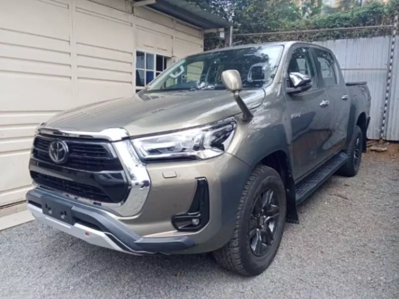 Toyota Hilux   - 2021