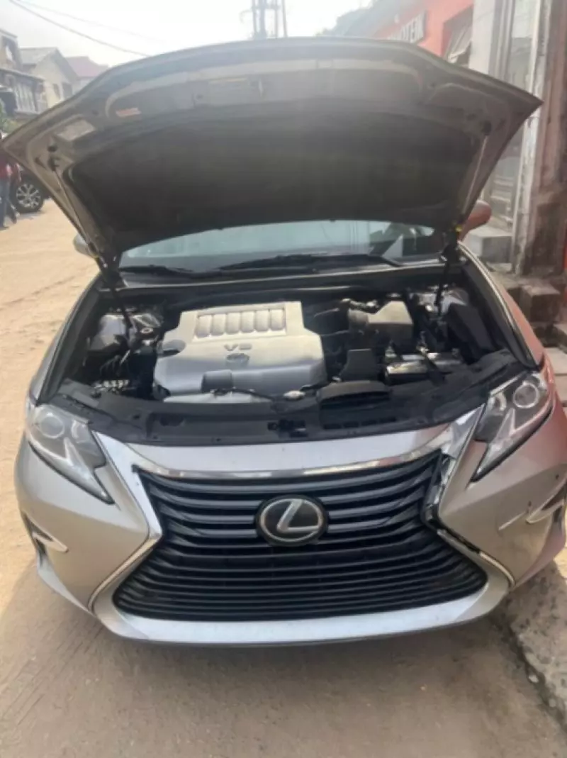 Lexus ES 330   - 2017