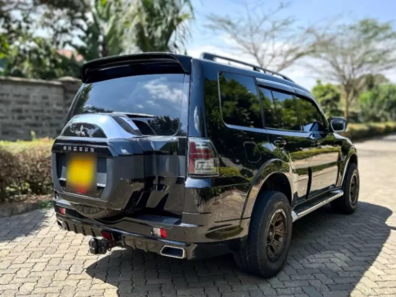 Mitsubishi Pajero   - 2015