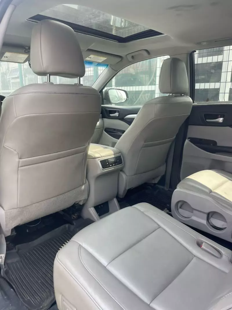 Toyota Highlander   - 2017