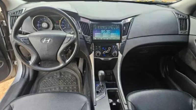 Hyundai Sonata - 2010
