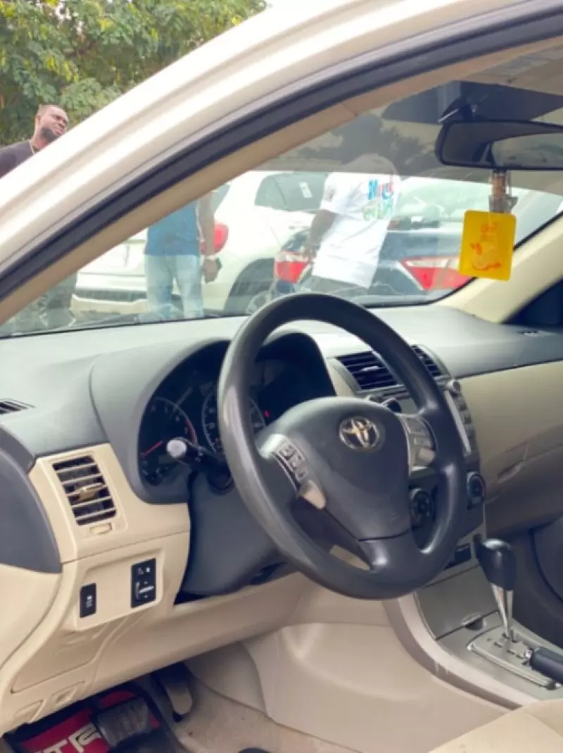 Toyota Camry   - 2011