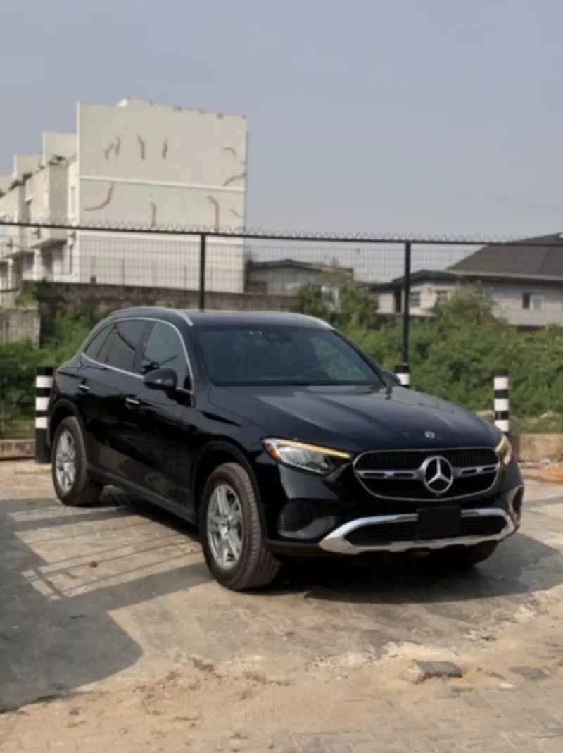 Mercedes-Benz GLC 300   - 2023