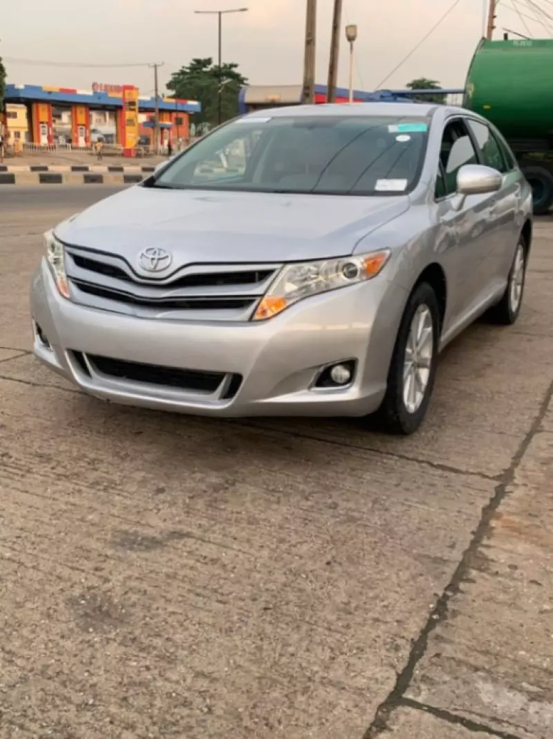 Toyota Venza   - 2012