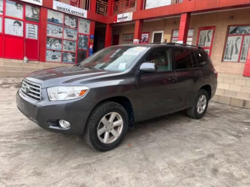 Toyota Highlander   - 2010