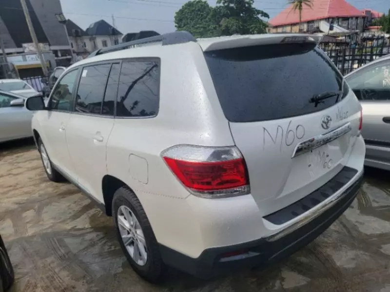 Toyota Highlander   - 2012