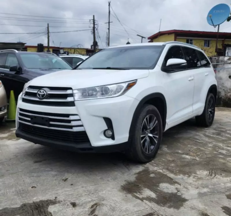 Toyota Highlander   - 2017
