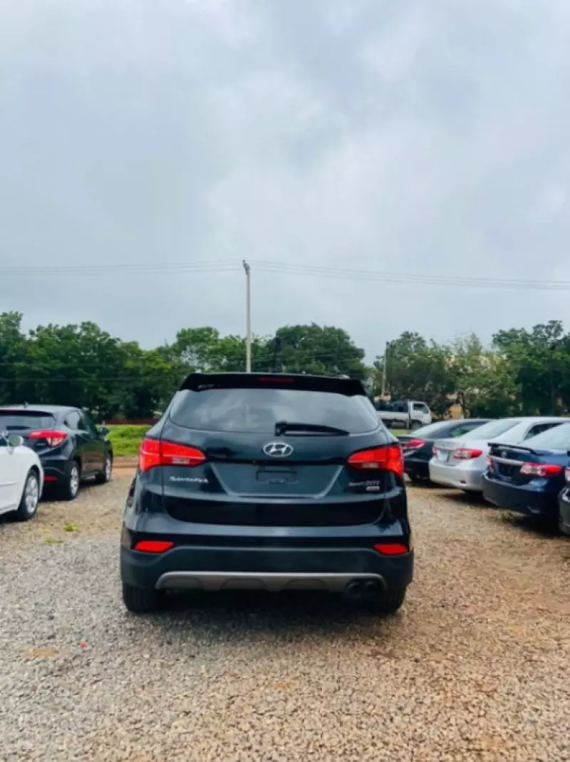 Hyundai Santa Fe   - 2015