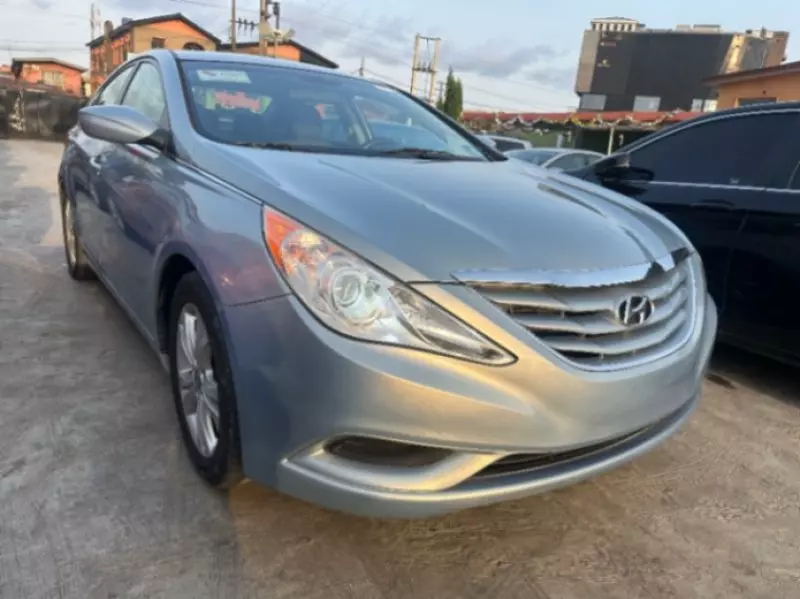 Hyundai Sonata   - 2011