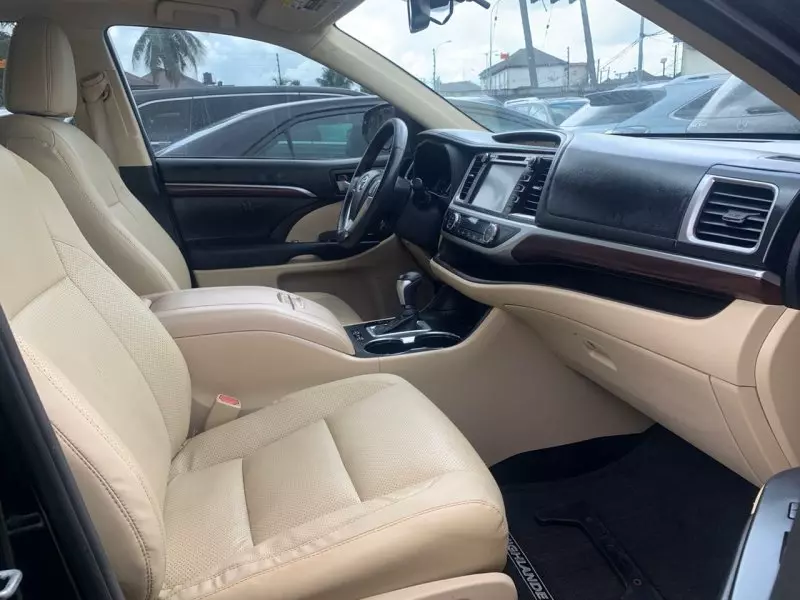 Toyota Highlander   - 2015