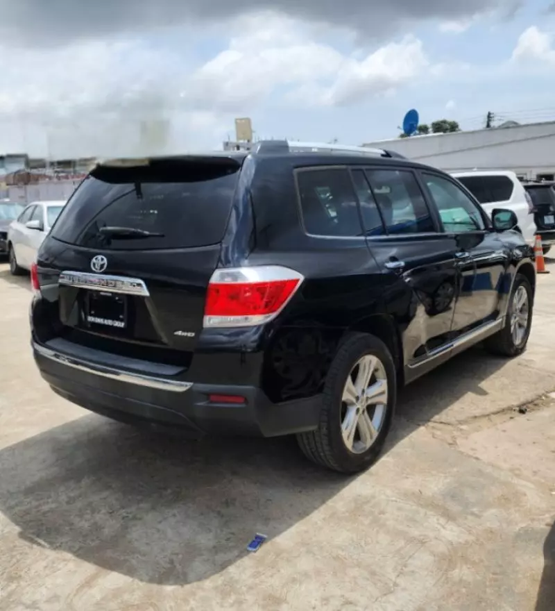Toyota Highlander   - 2012