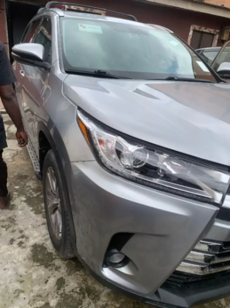 Toyota Highlander   - 2015