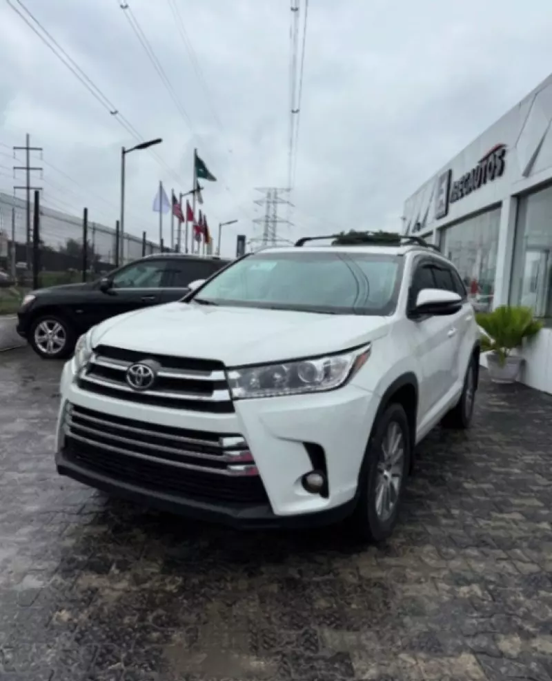 Toyota Highlander   - 2016