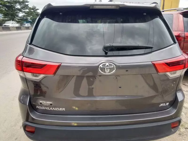 Toyota Highlander   - 2019