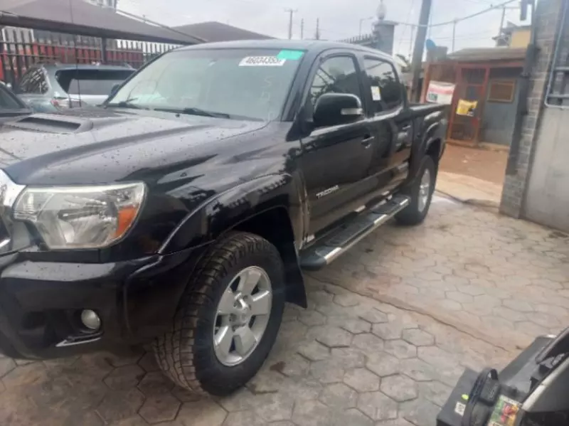 Toyota Tacoma   - 2013