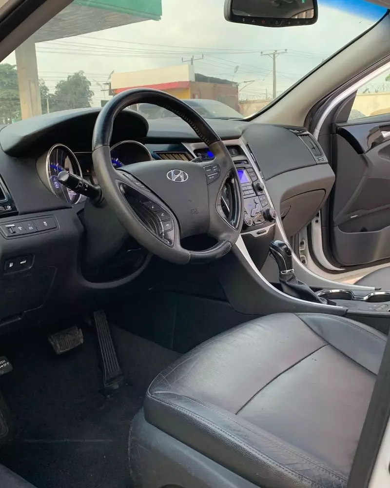 Hyundai Sonata   - 2012