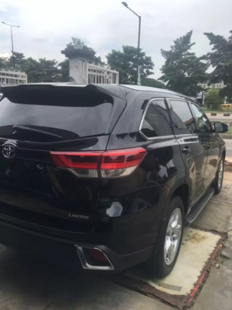 Toyota Highlander   - 2017
