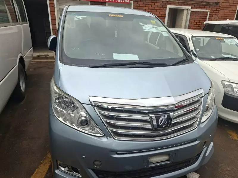 Toyota Alphard   - 2013