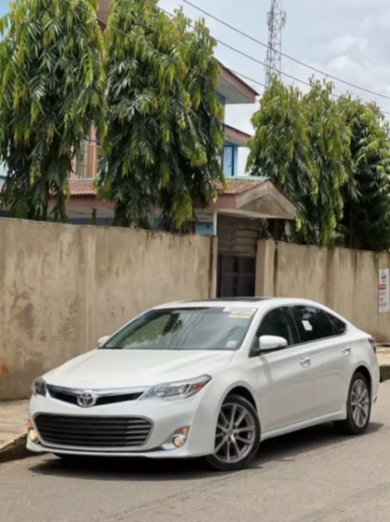 Toyota Avalon   - 2015