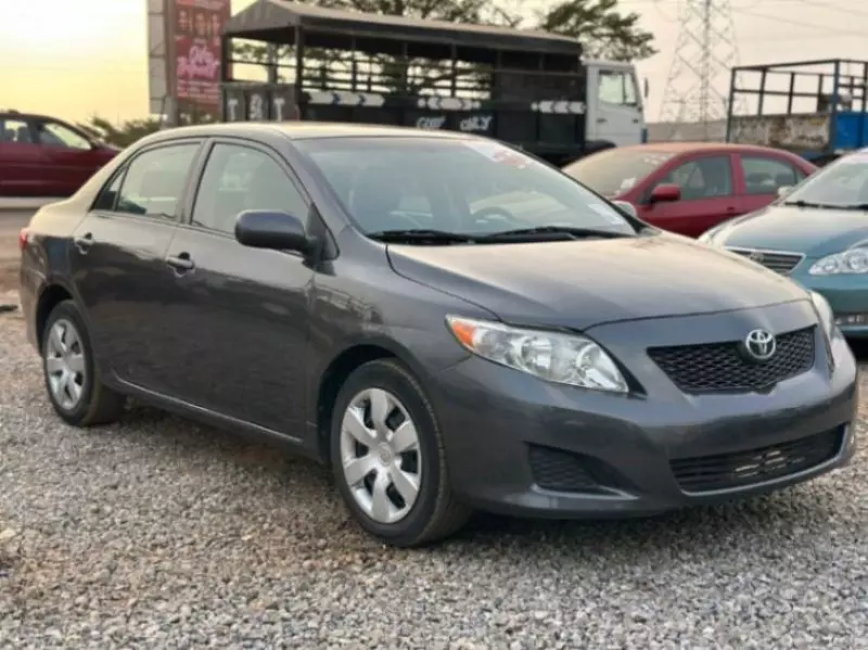 Toyota Corolla   - 2010