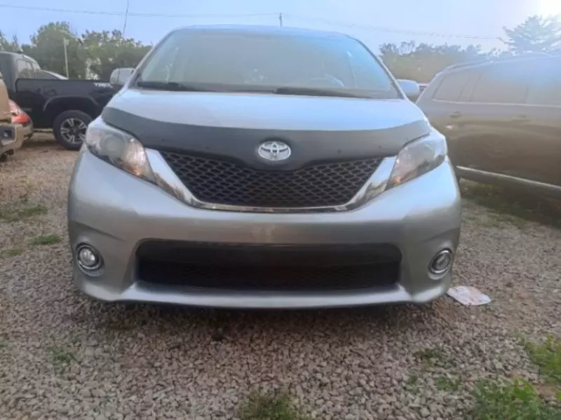 Toyota Sienna   - 2013