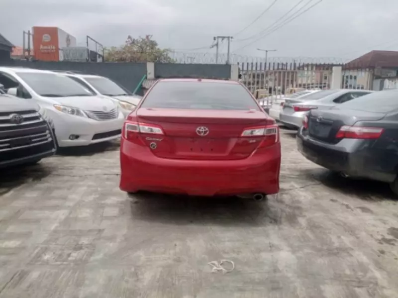 Toyota Camry   - 2012
