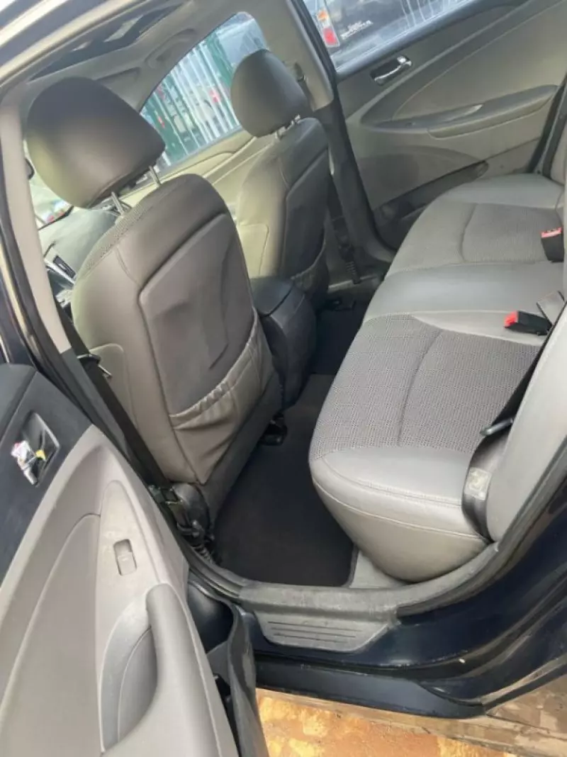 Hyundai Sonata   - 2011
