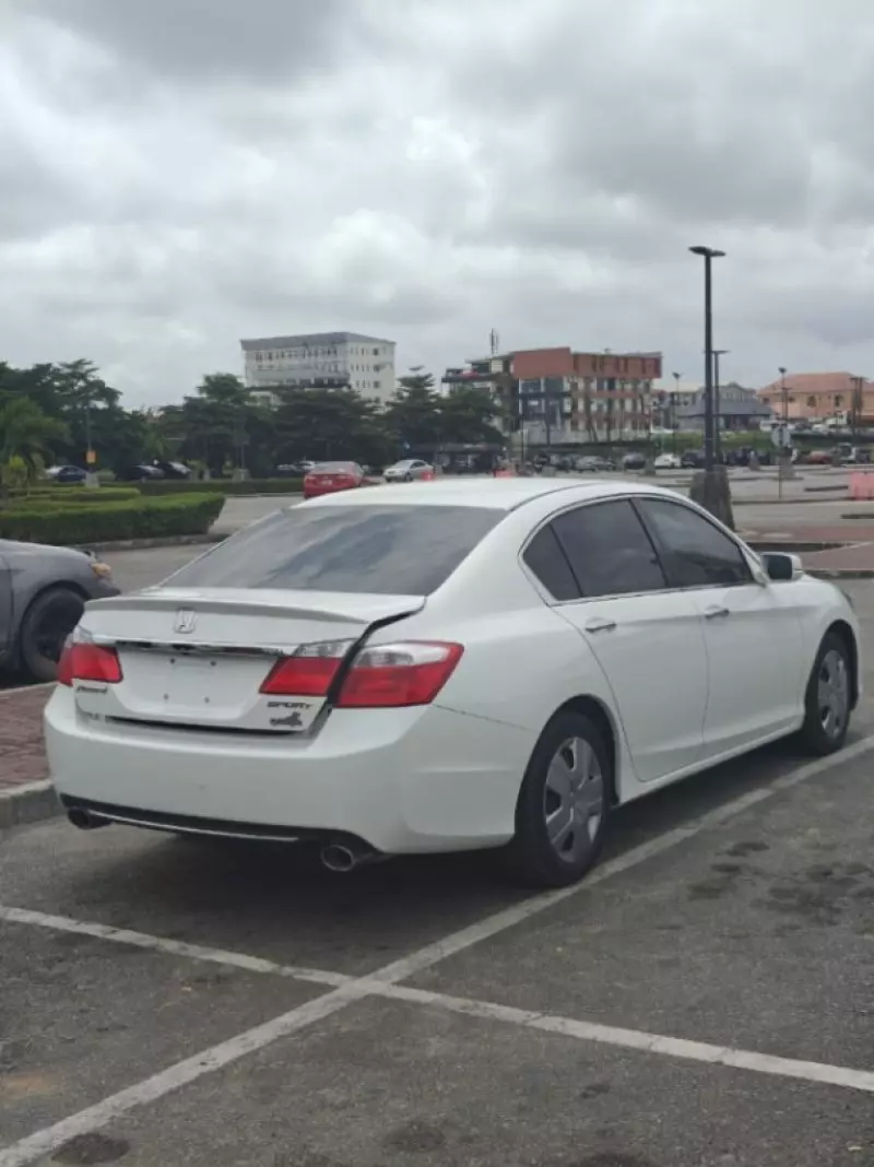 Honda Accord   - 2015
