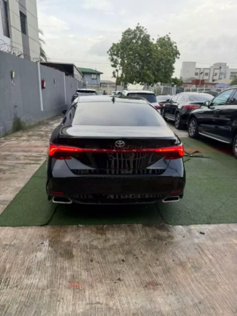 Toyota Avalon   - 2019
