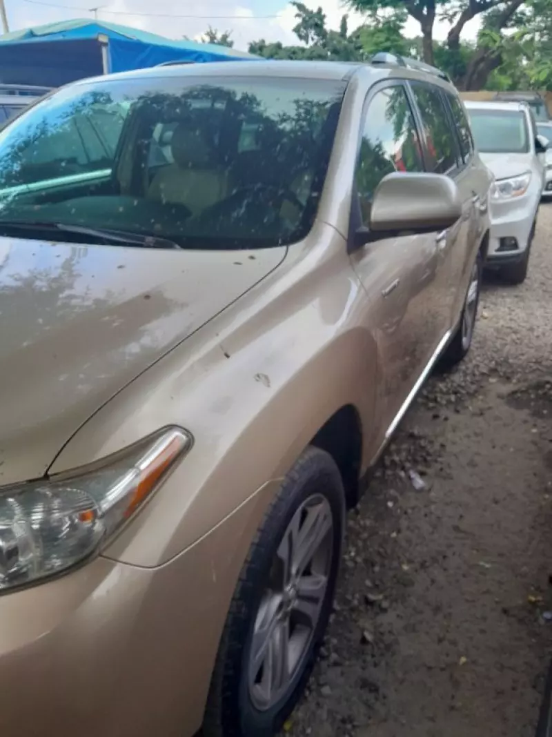 Toyota Highlander   - 2009