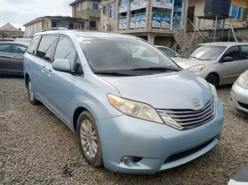 Toyota Sienna   - 2016