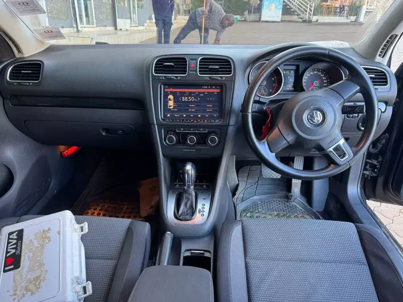 Volkswagen Golf   - 2012