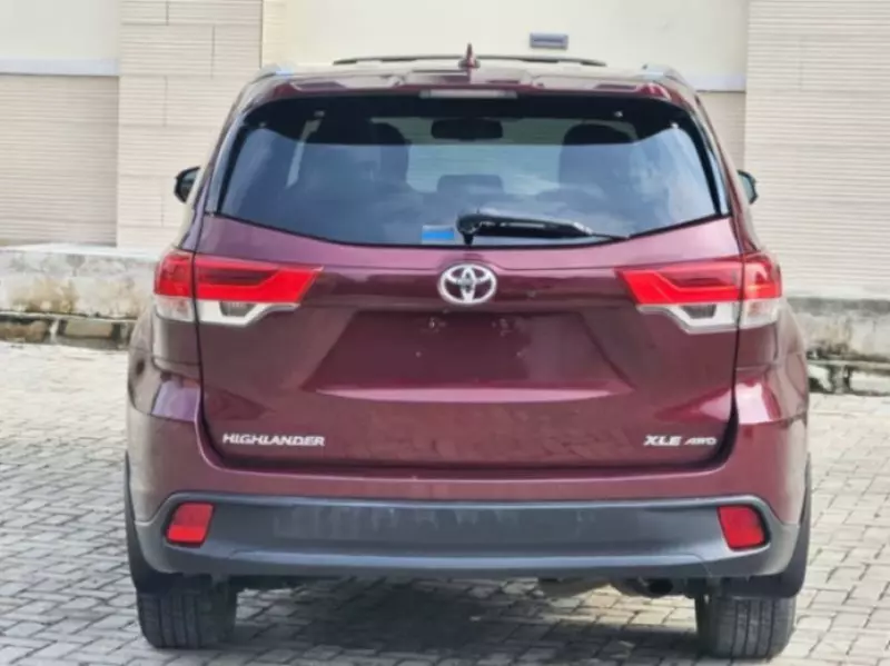 Toyota Highlander   - 2015