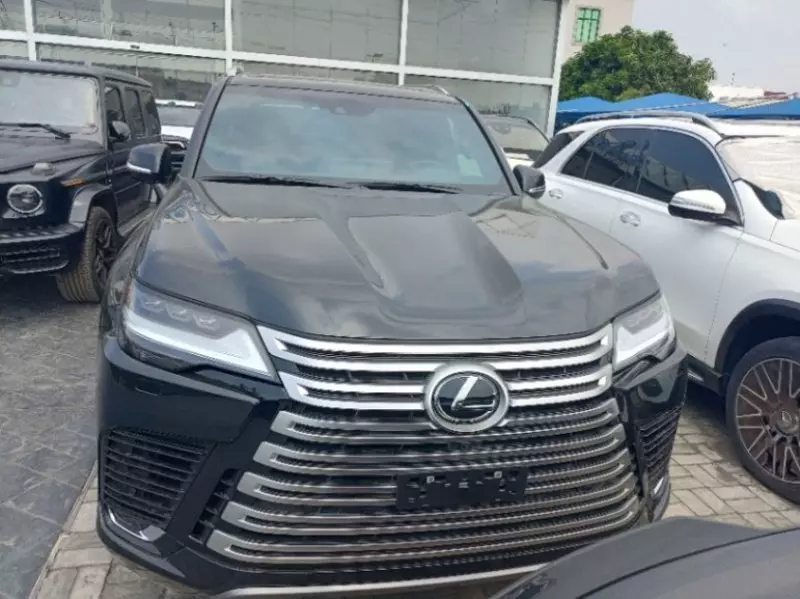 Lexus LX 600