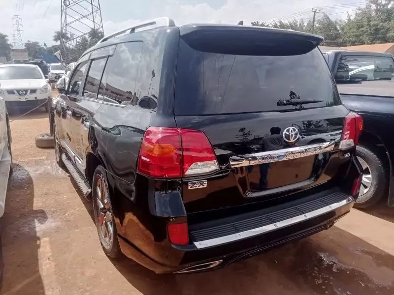 Toyota Landcruiser  V8   - 2015