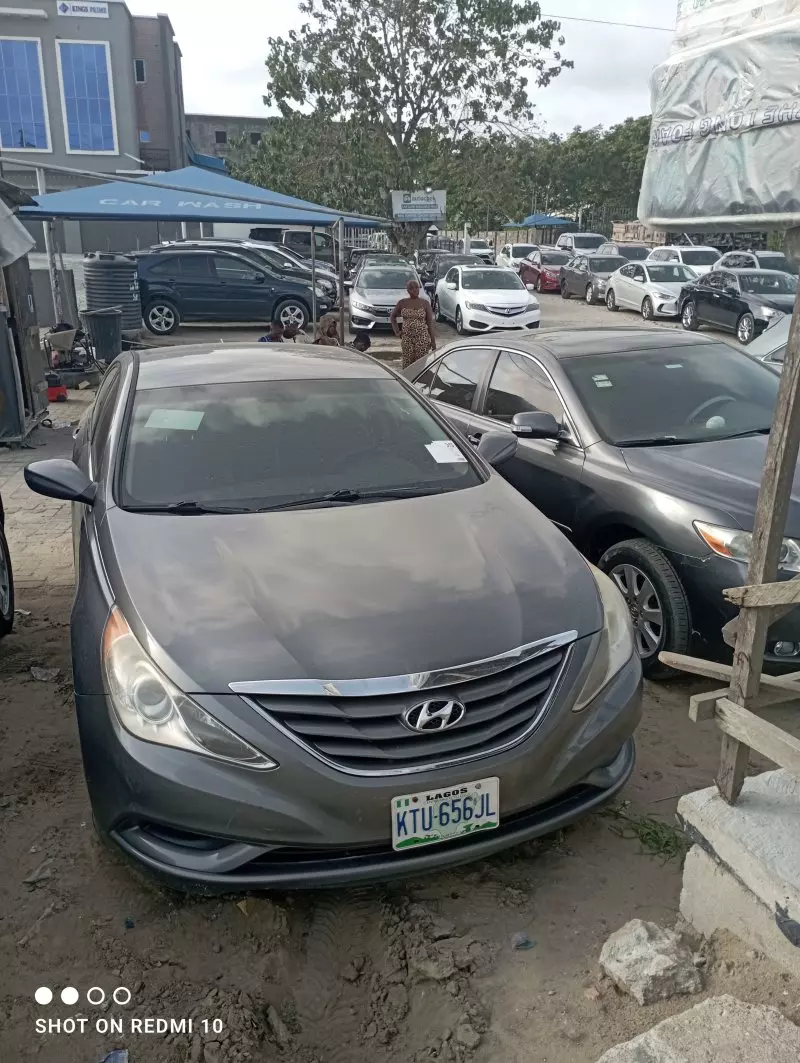Hyundai Sonata   - 2012