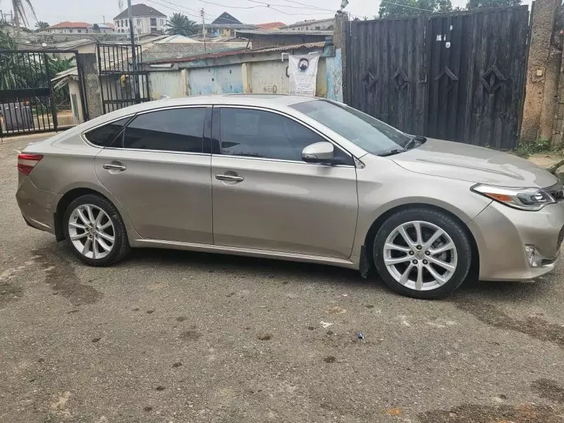 Toyota Avalon   - 2013