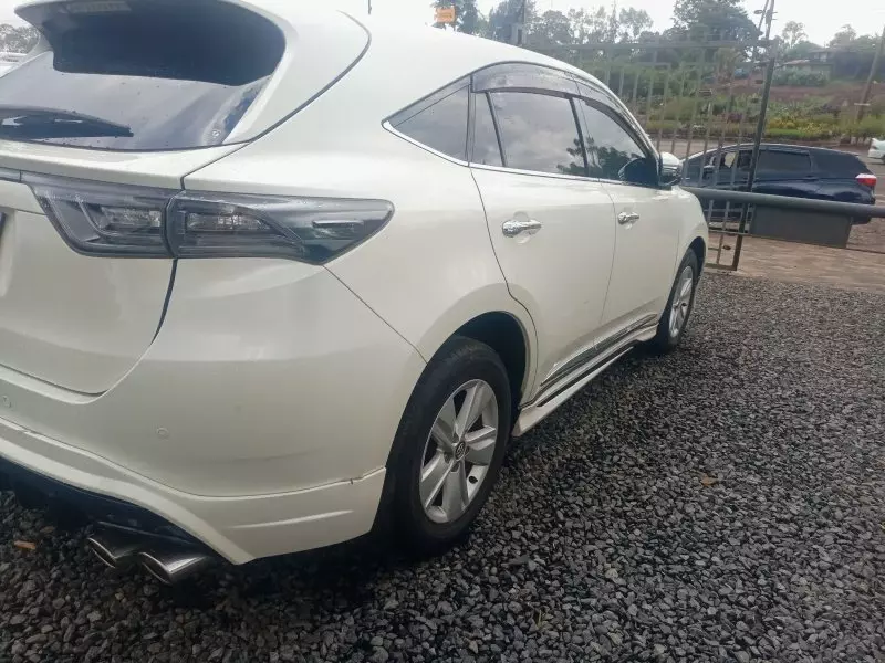 Toyota Harrier   - 2016
