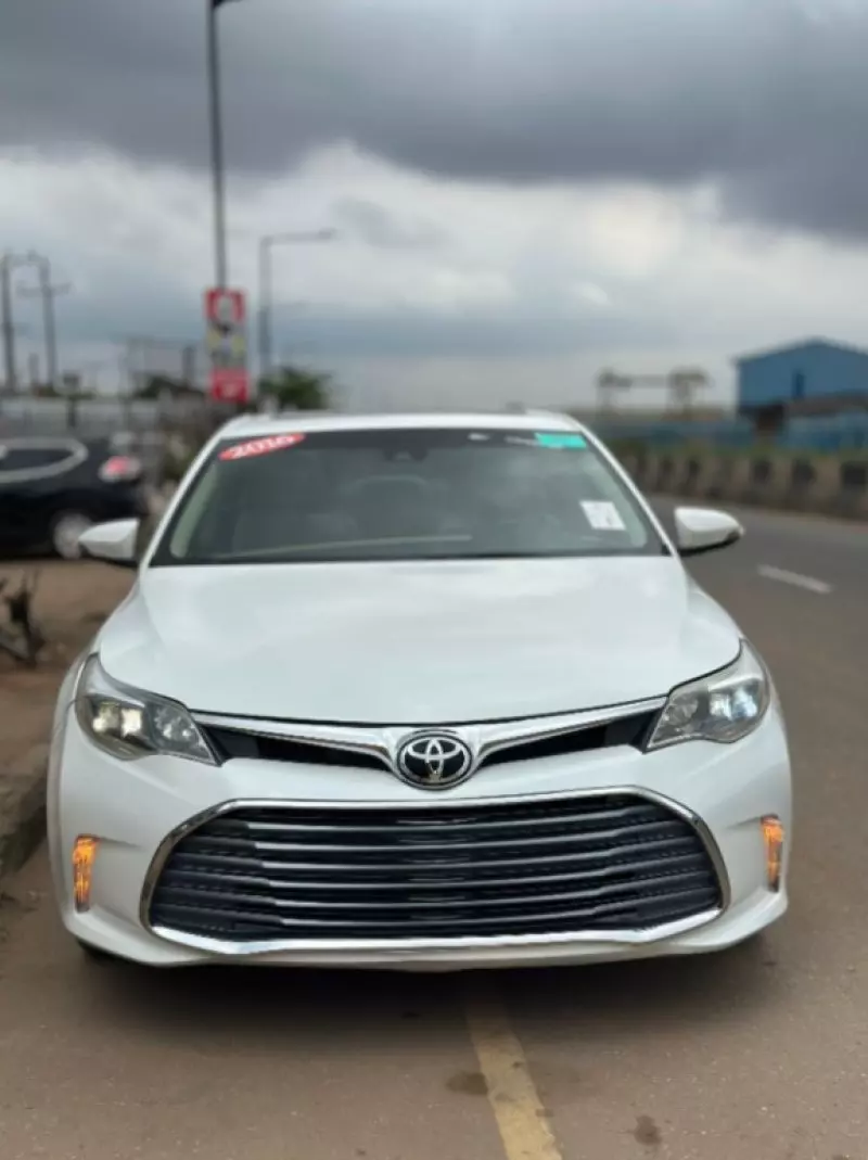 Toyota Avalon   - 2016