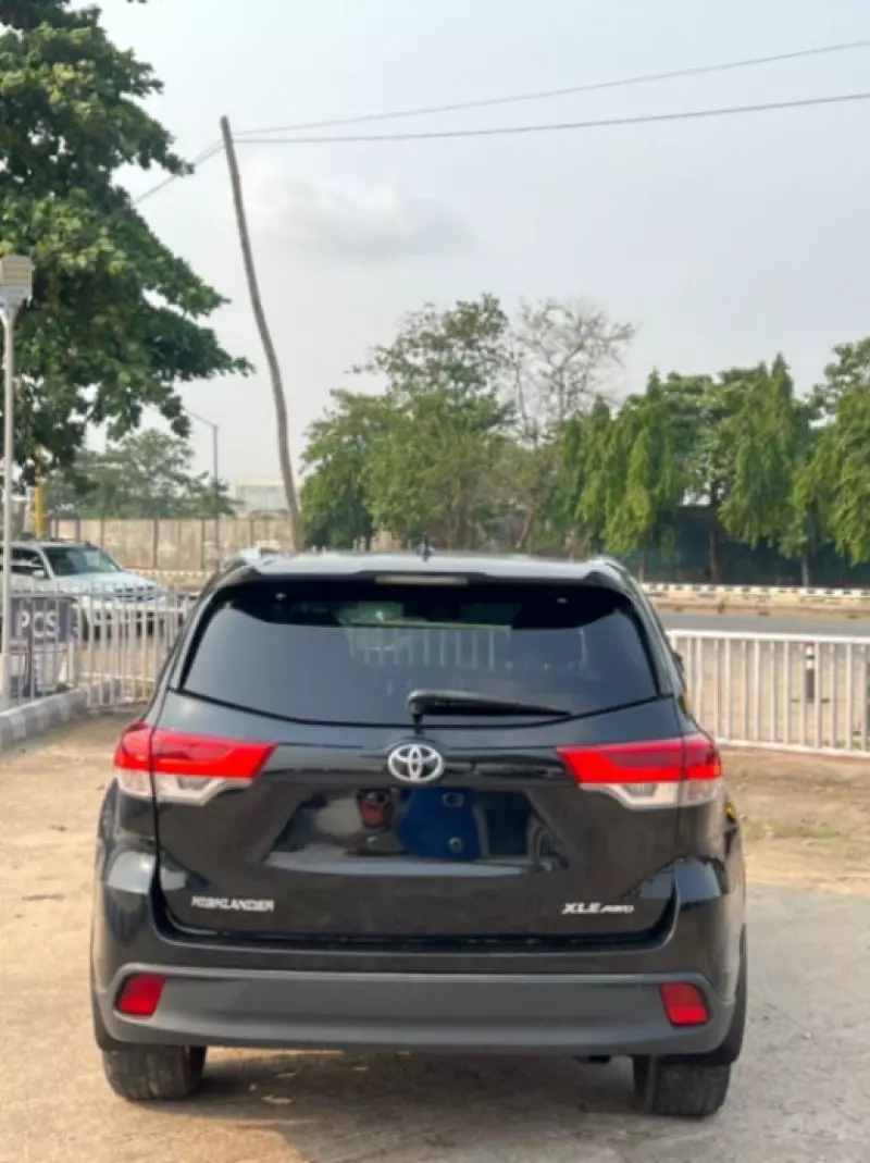 Toyota Highlander   - 2015