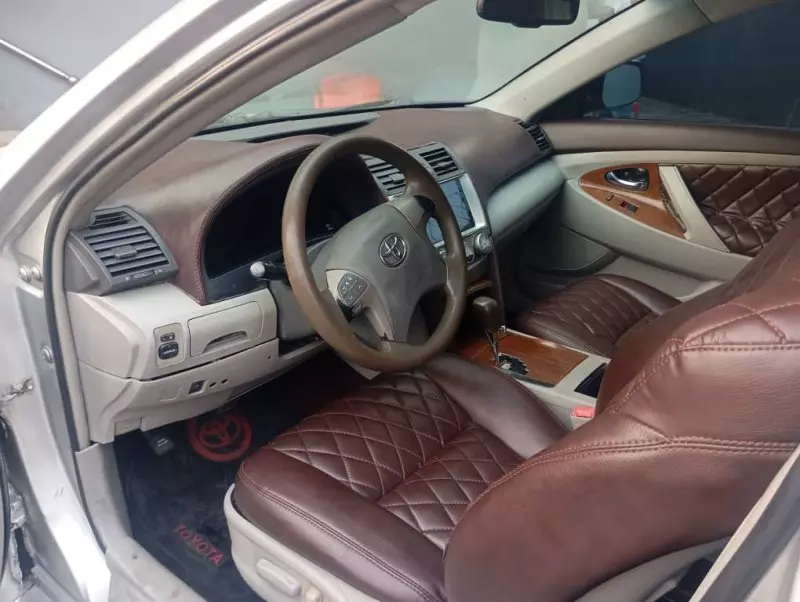 Toyota Camry   - 2010