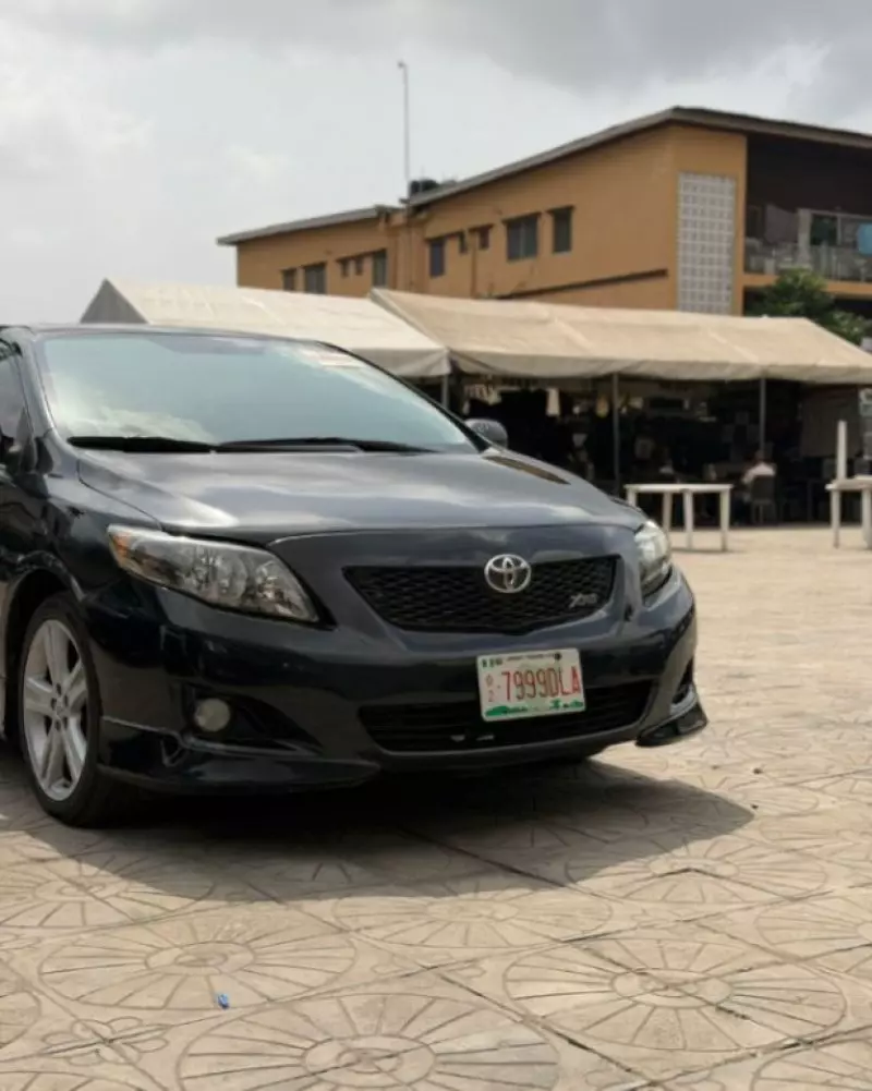 Toyota Corolla   - 2010