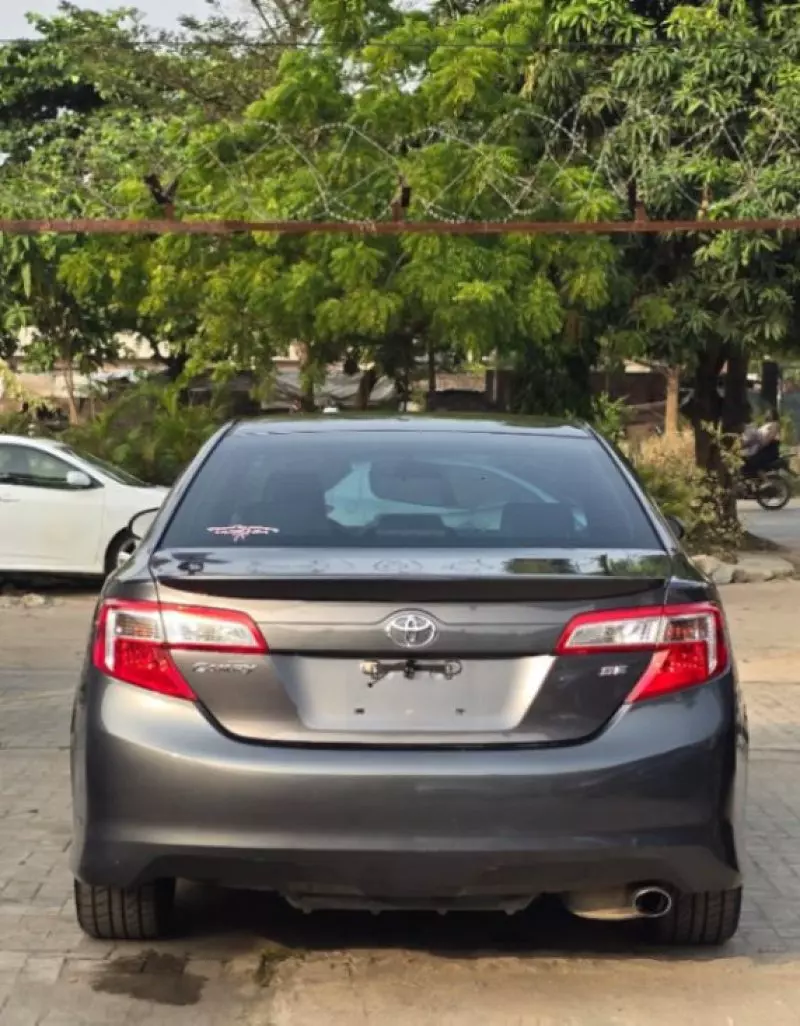 Toyota Camry - 2012