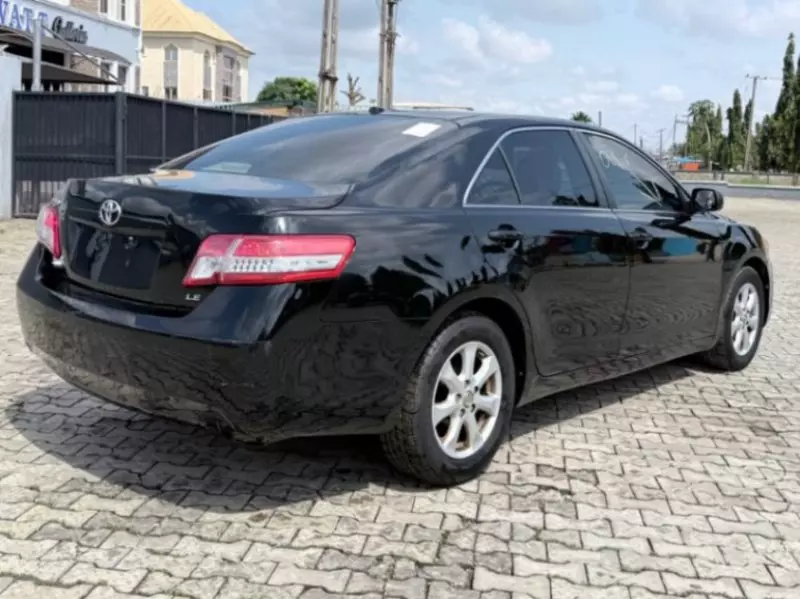 Toyota Camry   - 2010