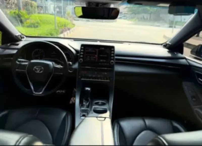 Toyota Avalon   - 2019